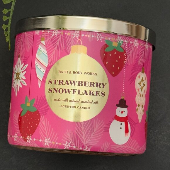 BBW Strawberry Snowflakes Bath & Body Works 3 Wick Candle - Picture 5 of 10